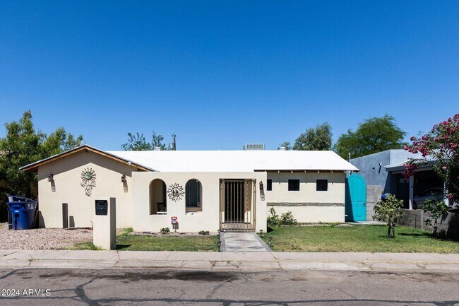 Photo - 1426 S Kenneth Pl House