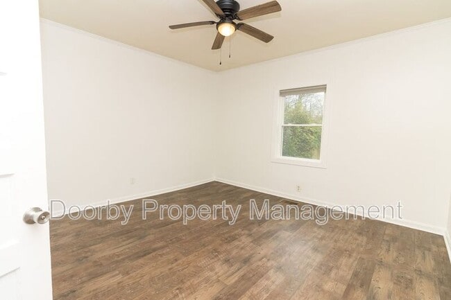 Photo - 1123 Lang St SE