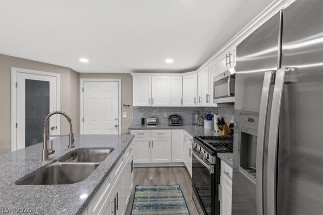 Photo - 2964 Berman St