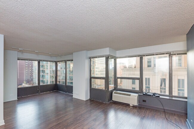 Photo - 30 E Huron St Unit 904