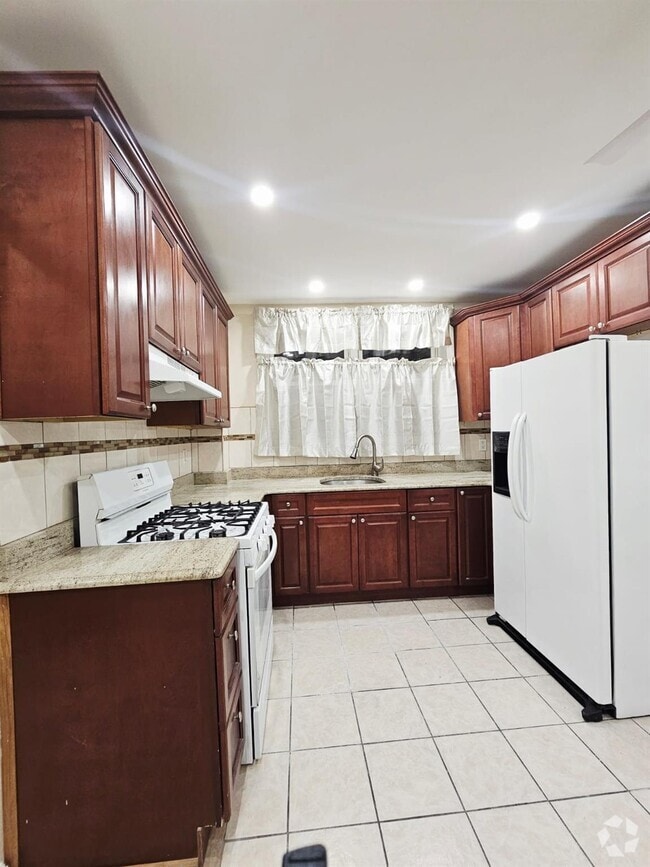 Building Photo - 228 E 89th St Rental