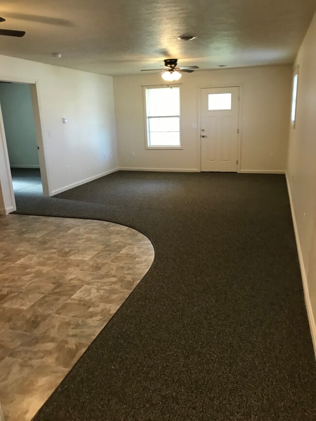 Building Photo - 18991 Reservoir Rd Unit 103 Rental