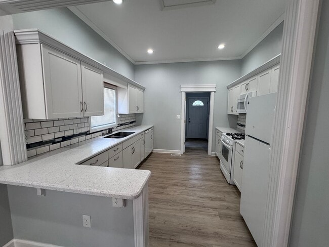 Building Photo - 2016 Guthrie Ave Unit 2016 A Guthrie ave
