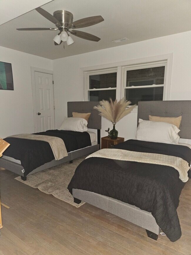 Photo - 5565 W Gladys Ave