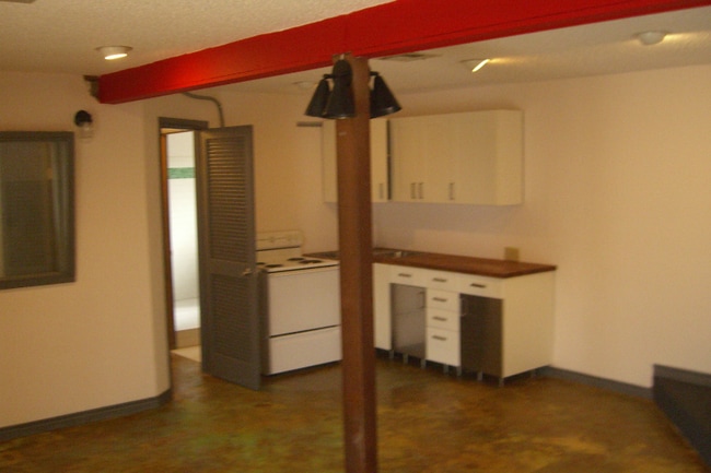 Photo - 9100 Georgian Dr Unidad Back apt