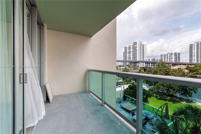 19390 Collins Ave Unidad 419