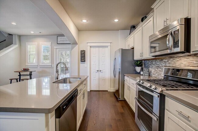Photo - 11102 Railway Ln