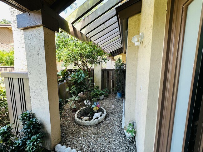 Photo - 3953 Cocoplum Cir