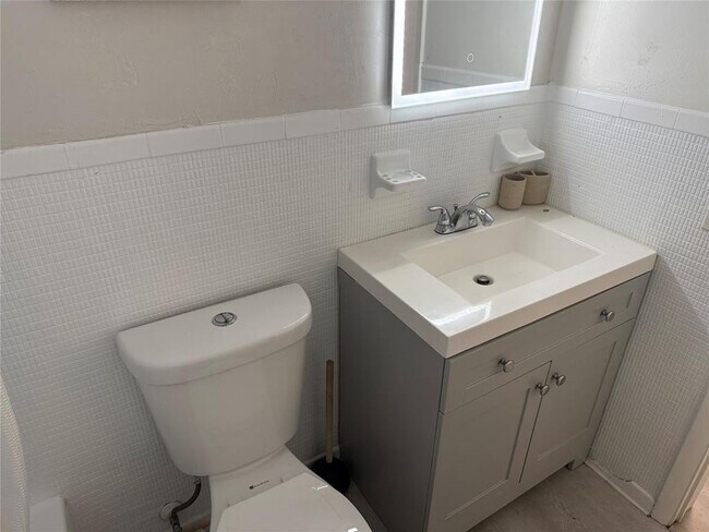 Photo - 1638 Plunkett St Unit 10