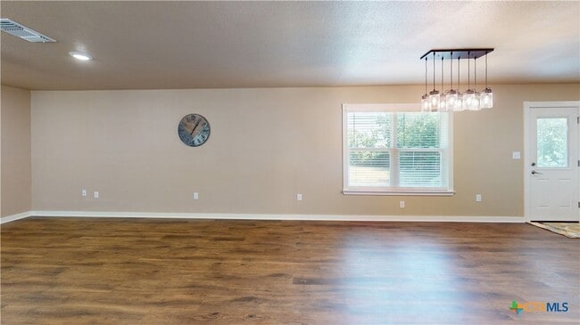 Photo - 952 Fannin Loop