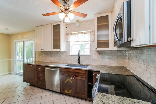 Photo - 3 Bedroom 3 Bath Home in Goose Creek!