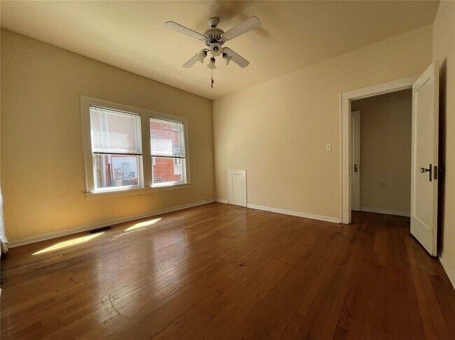 Photo - 1706 Hawthorne St