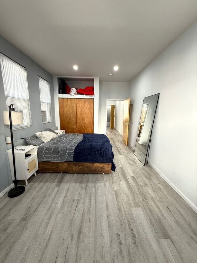 Building Photo - 1721 Mifflin St Unit 1