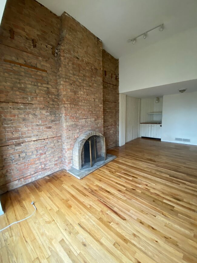 Photo - 606 W Surf St