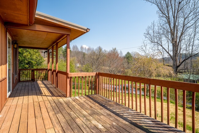 Photo - 477 Clement Rd