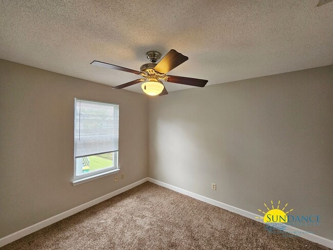 Photo - 515 Landview Dr