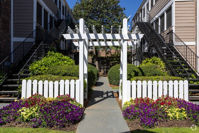 Photo - ReNew Chastain