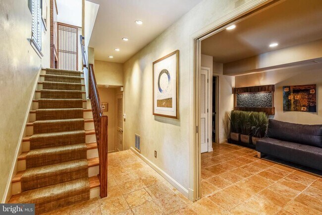 Photo - 317 S Union St