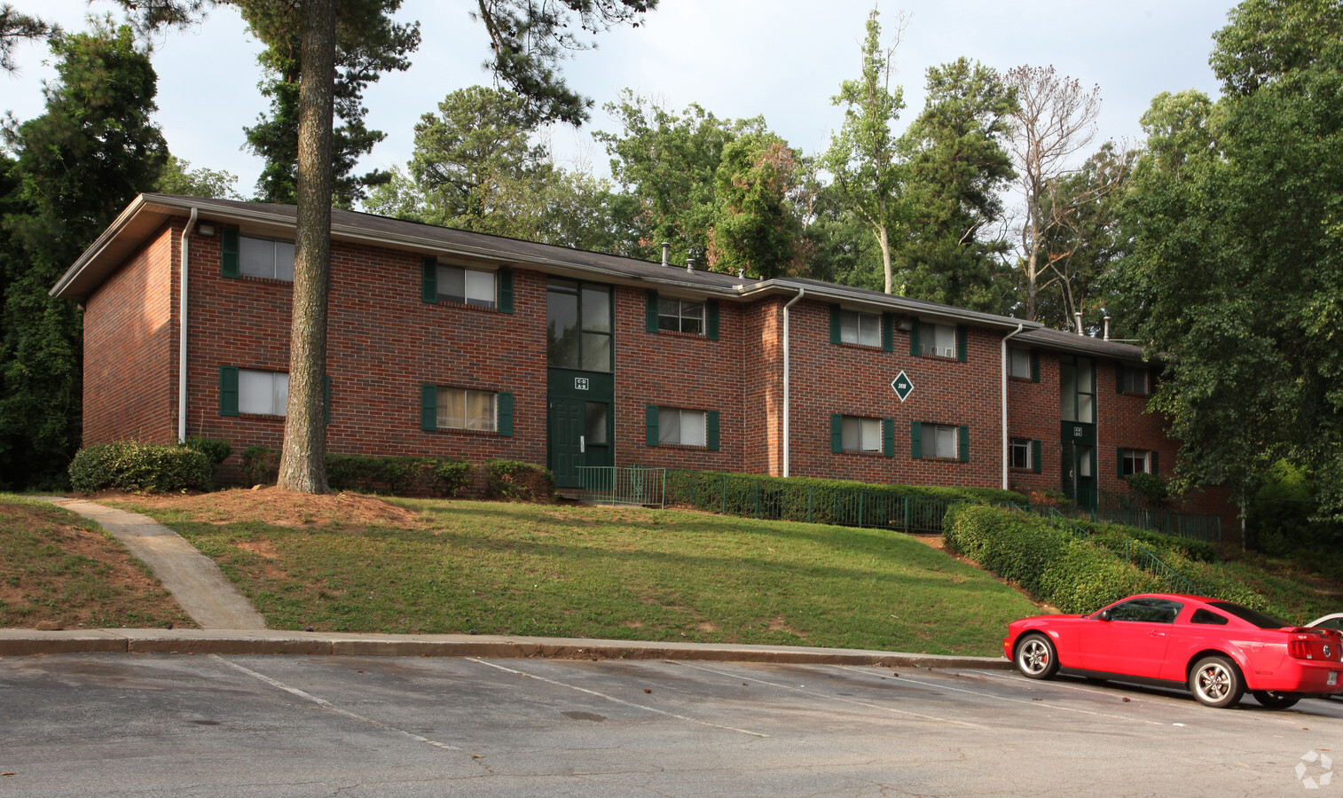 Valley Oaks Apartments - Valley Oaks Apartments