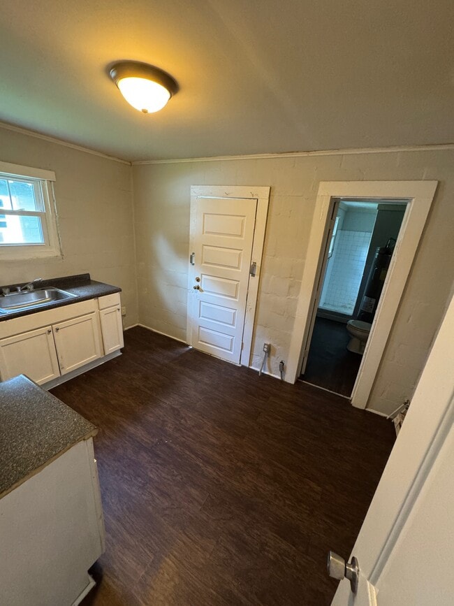 Photo - 411 Hadley St SE