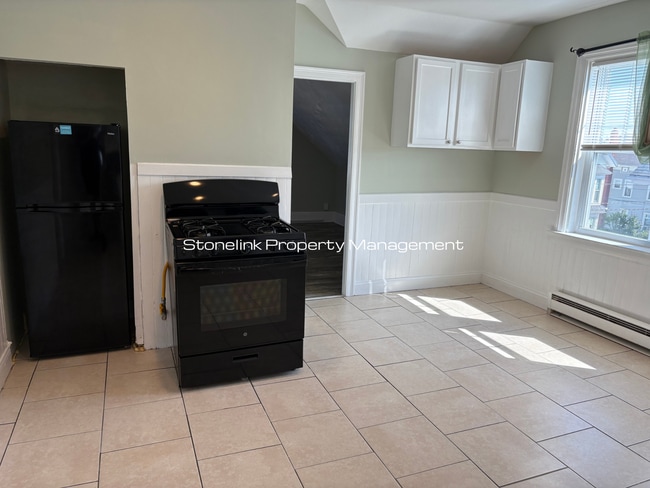 Building Photo - 154-156 Harrison Street Unit 3 Rental
