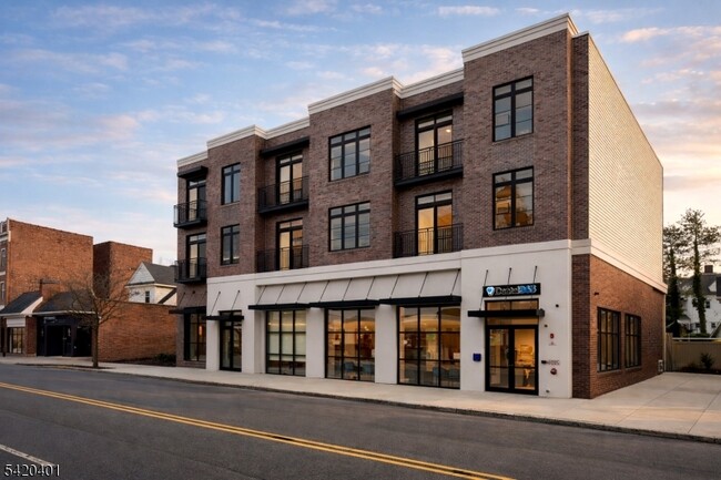 Building Photo - 423 South Ave W Unit 201