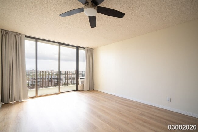 Photo - $2,000 / 1br - 1bd/1ba Condominium In Pearl Regency W/ 1 Parking Stall