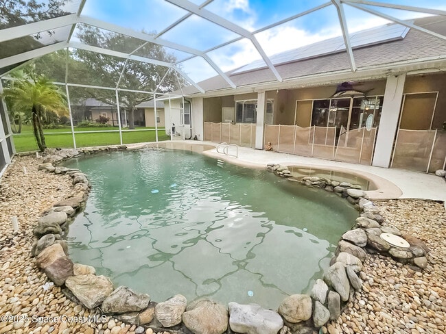 Photo - 949 SE Gardenbrook Ct