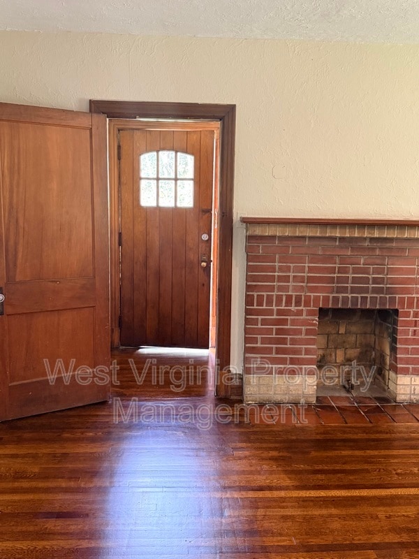 Photo - 102 Temple St