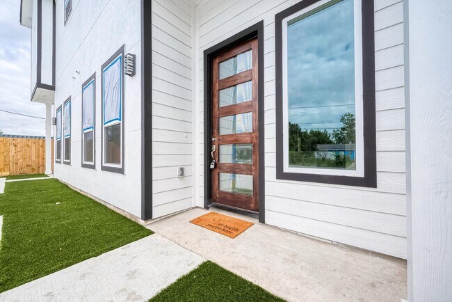 Photo - 4319 Rosemont St