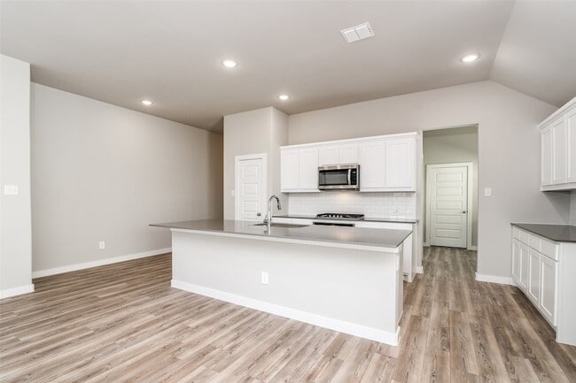 6231 Tawakoni Ln