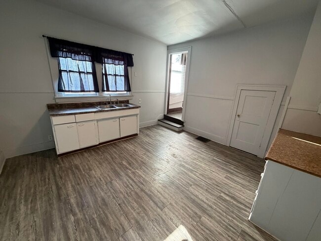 Photo - 1519 Fairchild-E