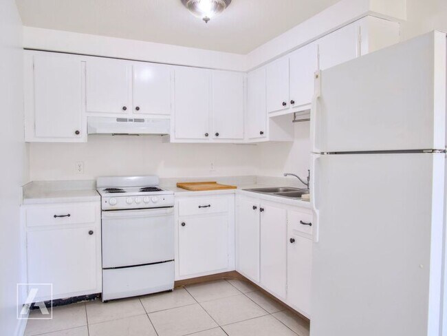 Photo - 1121 Eastin Ave Unidad B4