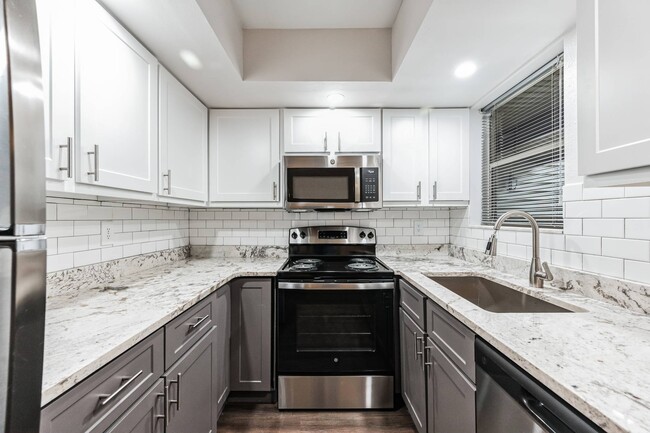 Building Photo - Harbourtowne at Countrywoods Rental