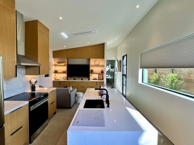 Photo - 1910 Raymond Ln Unidad 1910 Raymond -  B