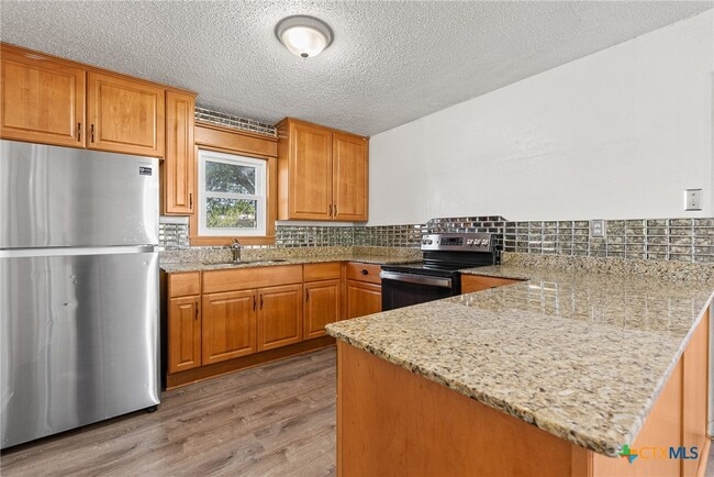 Photo - 505 Curry Ave
