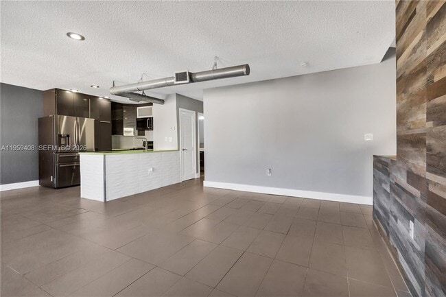 Building Photo - 10639 SW 113th Pl Unit 79D