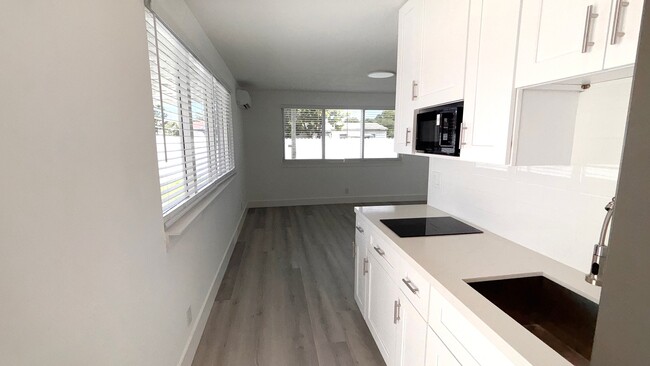 Building Photo - 721 N 68th Terrace