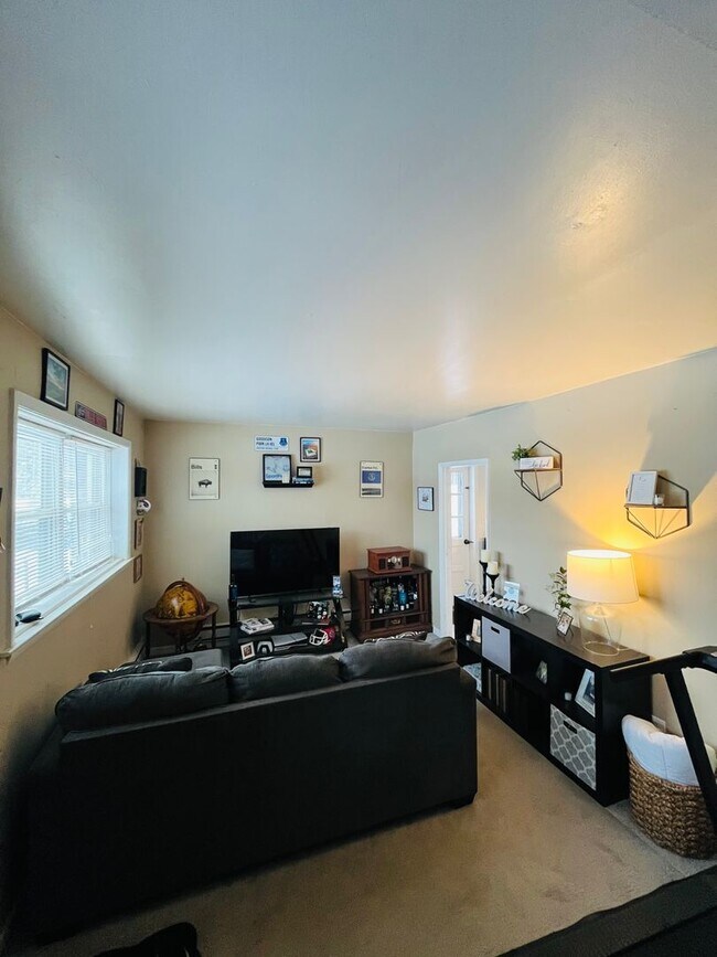 Photo - Beautifully Remodeled 2BR home in great neighborhood (Guilderland Schools) Unit 21 The Concourse