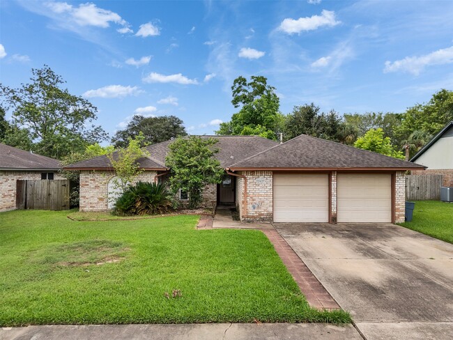 Building Photo - 22627 Elsinore Dr
