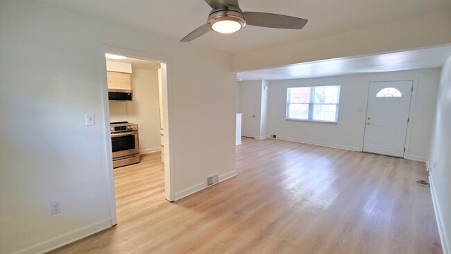 Photo - *Recently Updated & Spacious 3BD/1BA Duplex Unit Available for Rent in Castle Shannon*