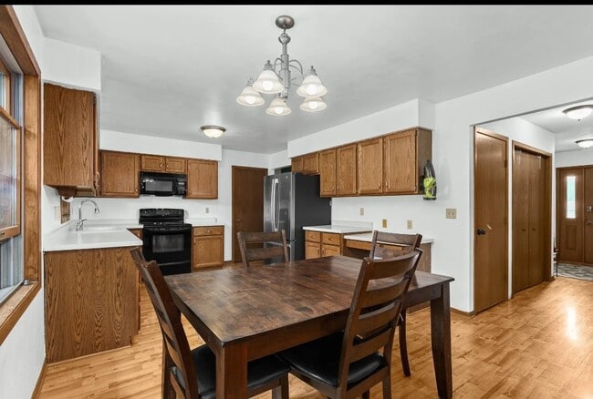 Photo - 704 Meadow Ct