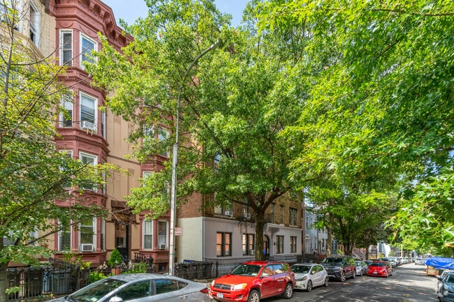 252-300 12th Street