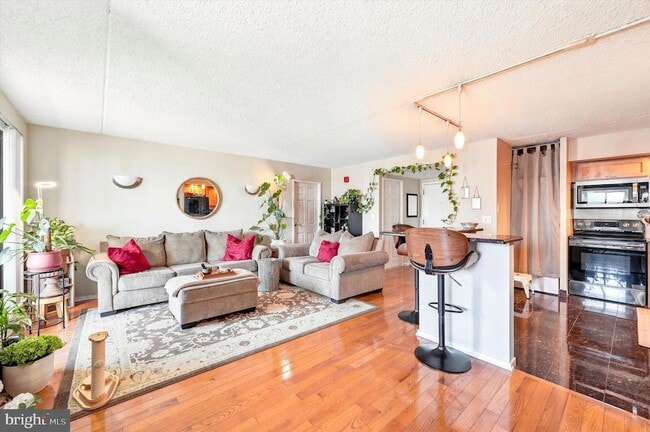 Photo - 200-10-210 Lombard St Unit 637