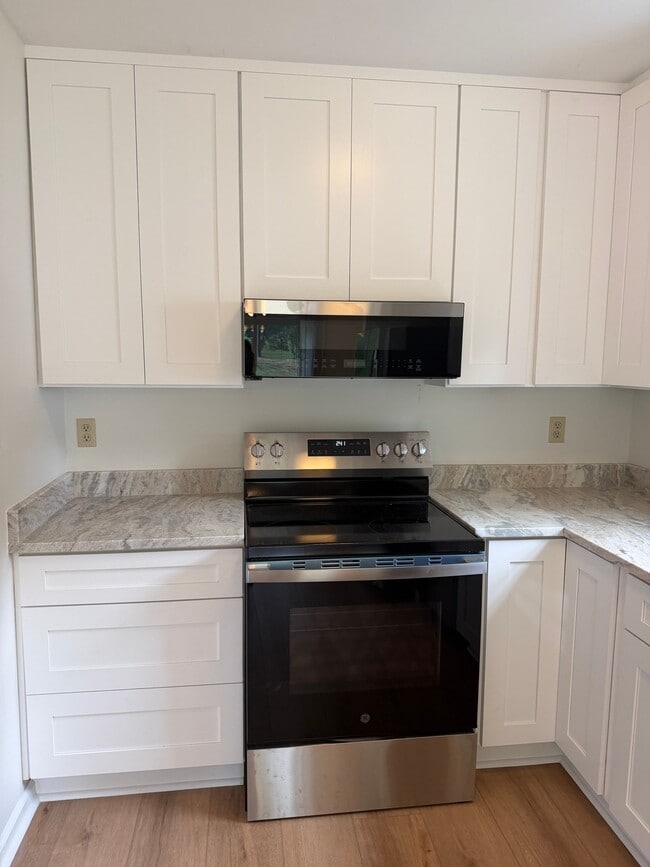 Photo - 142 Birdwood Ct