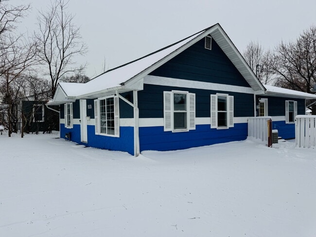 Photo - 5626 6th St NE