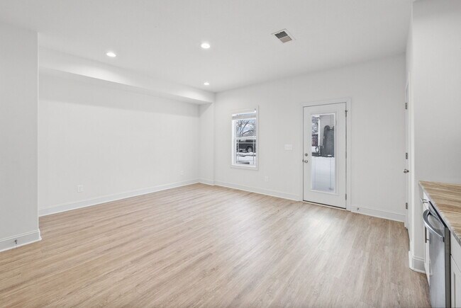 Photo - 405 Shelby St