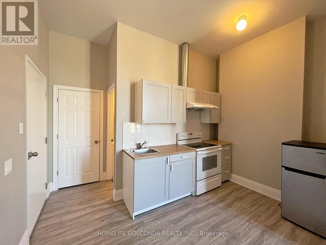 Photo - 490 Queen St W Unit 302