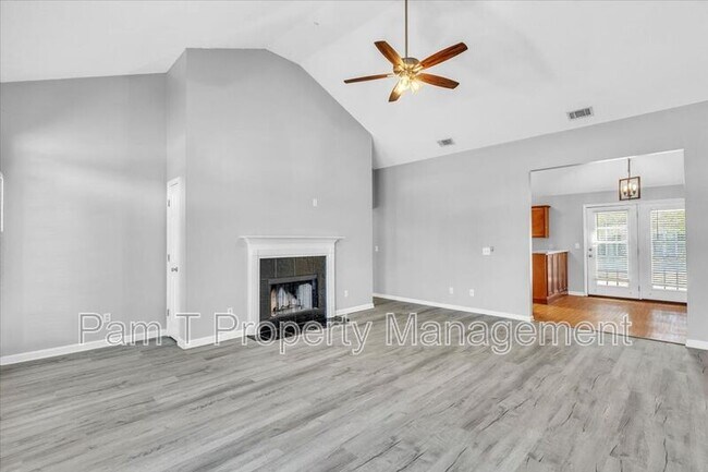 Photo - 3 Throgs Neck Way