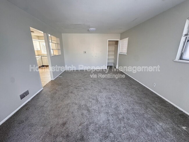 Photo - 538 Banavie Dr